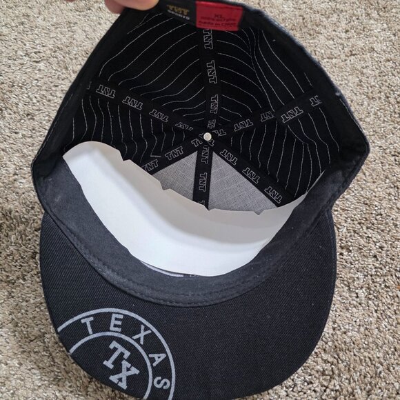TNT Sports Texas Bull Pinstripe Fitted Hat XL Black Flat Brim NWT - Picture 8 of 9